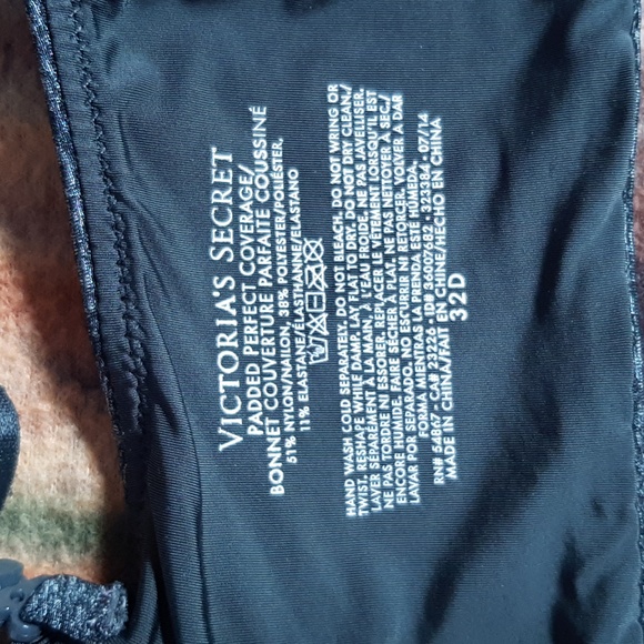 Victoria's Secret 32d Bra - Picture 2 of 3